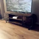 BK-AREZZO ipari stílusú tv állvány fából és rozsdás redőnyvasból